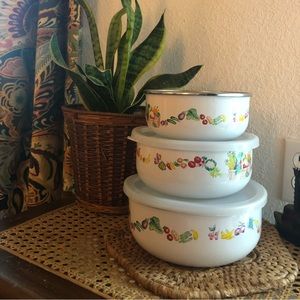 Rare Vintage Kobe Kitchen Fruit & Vegetable Basket Enamel Nesting Bowls MCM